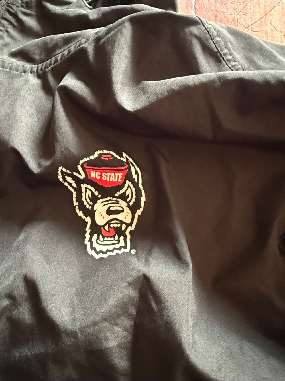 Champion NC State Wolfpack Packable Windbreaker Jacket – Men’s Medium – Black